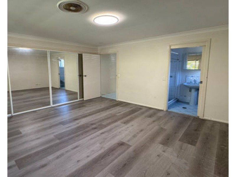 39 Captain Cook Close, Arundel QLD 4214