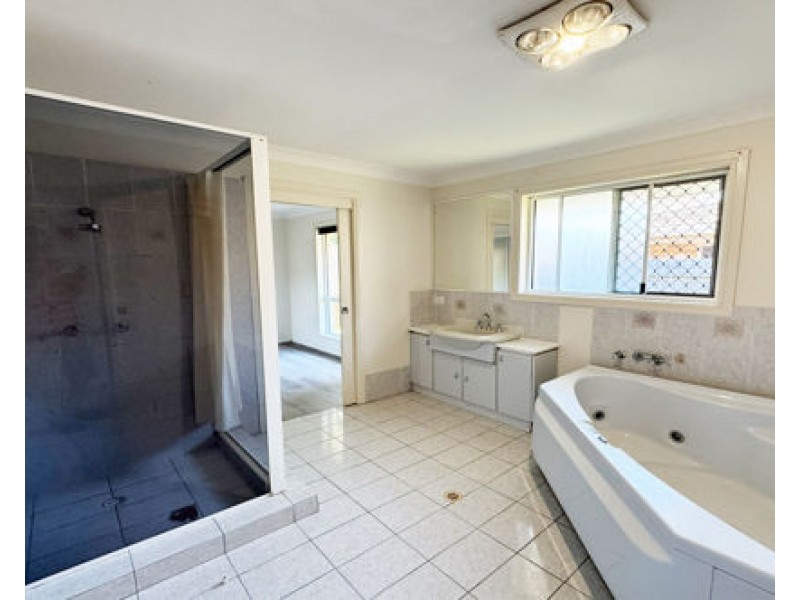 39 Captain Cook Close, Arundel QLD 4214
