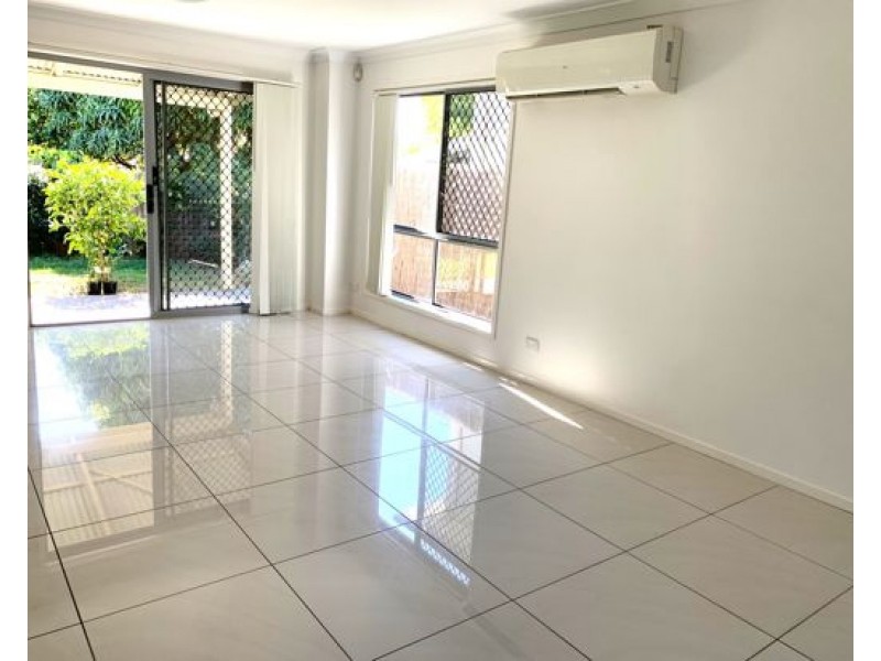 2/40 Old Logan Road, Camira QLD 4300