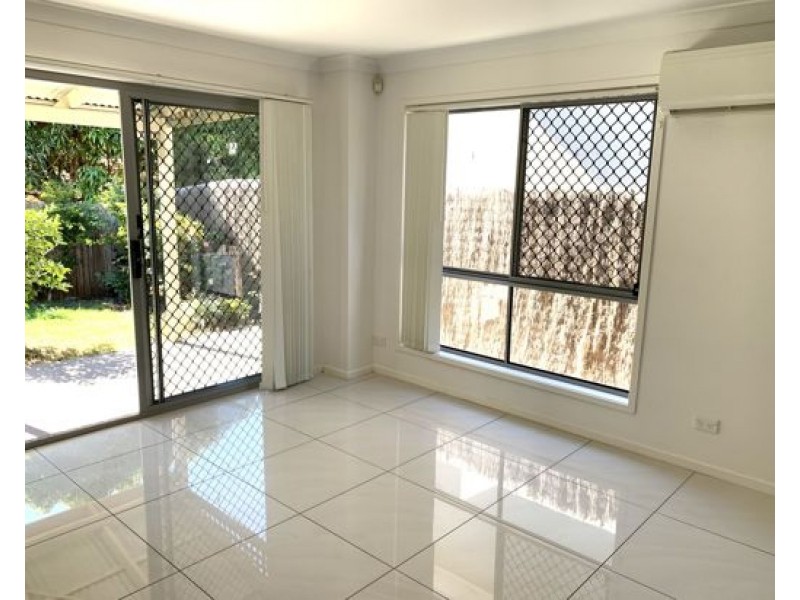 2/40 Old Logan Road, Camira QLD 4300