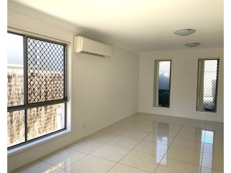 2/40 Old Logan Road, Camira QLD 4300