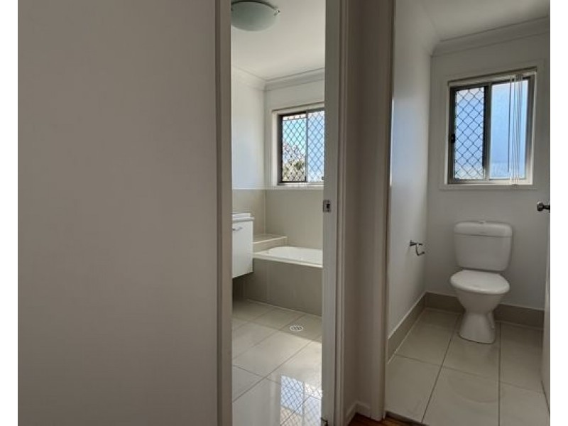 2/40 Old Logan Road, Camira QLD 4300