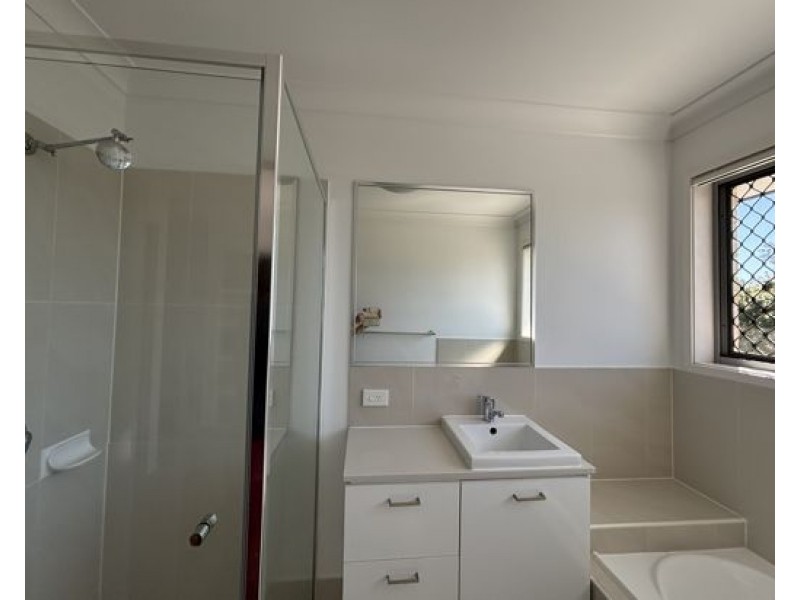 2/40 Old Logan Road, Camira QLD 4300