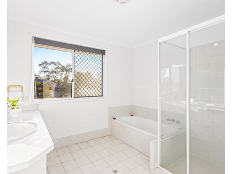 70 Tamworth Drive, Helensvale QLD 4212