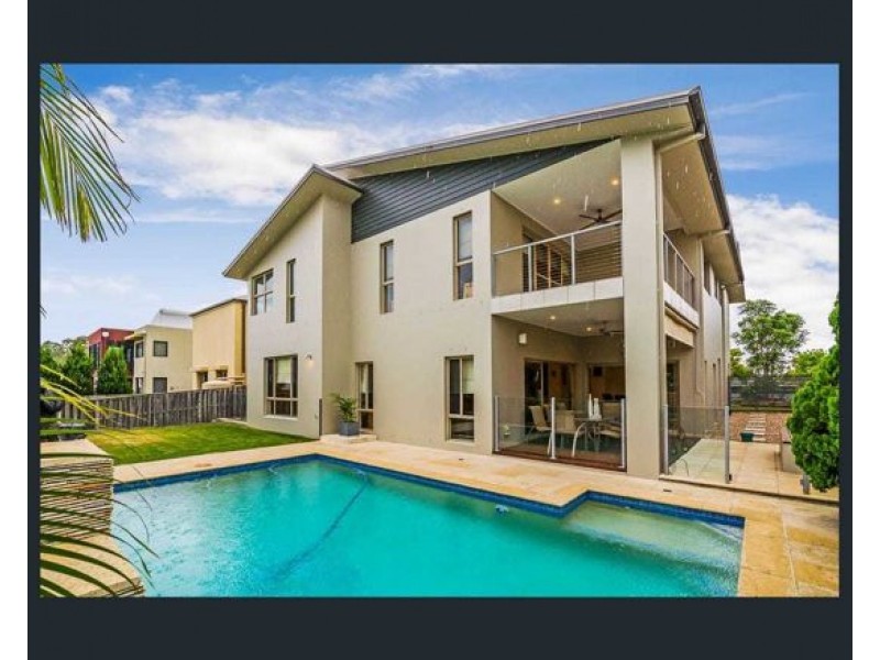 2 Giardino Lane, Varsity Lakes QLD 4227