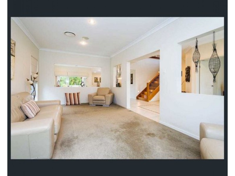 2 Giardino Lane, Varsity Lakes QLD 4227