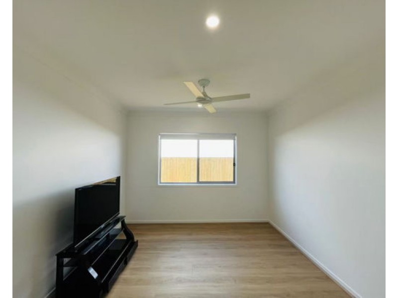 9 A-B-C Barbeth Road, Greenbank QLD 4124