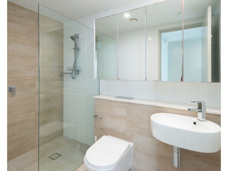 1009/2 Como Crescent, Southport QLD 4215