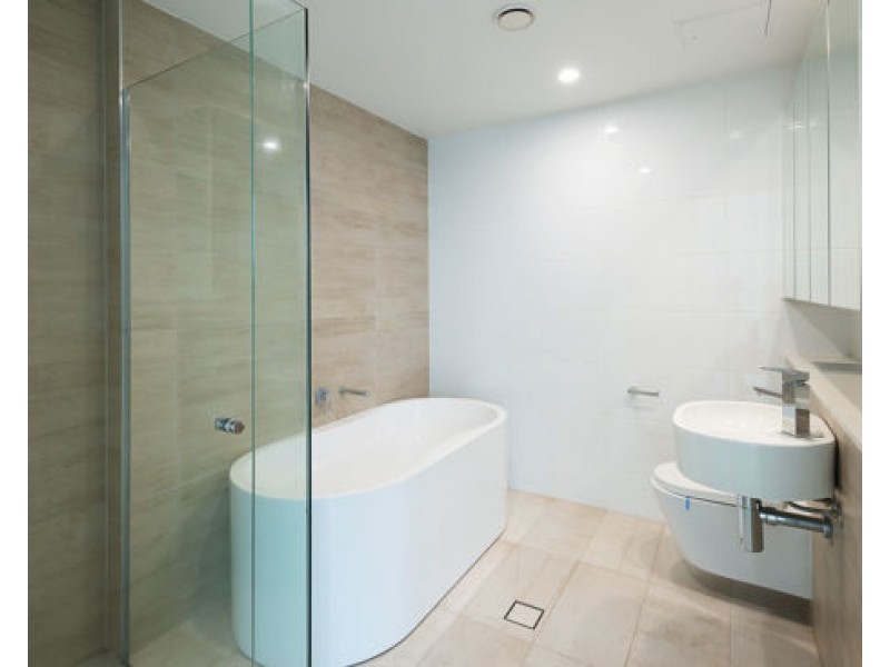 1009/2 Como Crescent, Southport QLD 4215