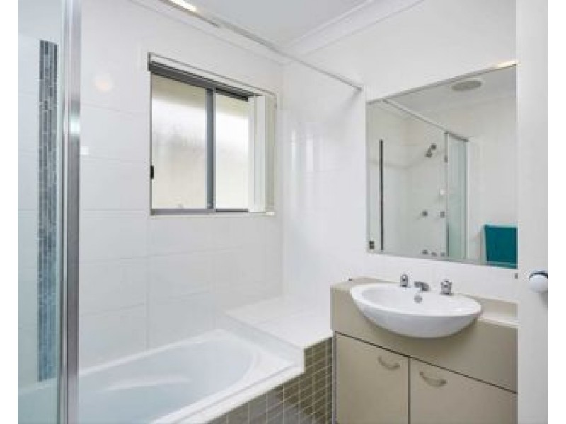 9/131 McAuley Parade, Pacific Pines QLD 4211