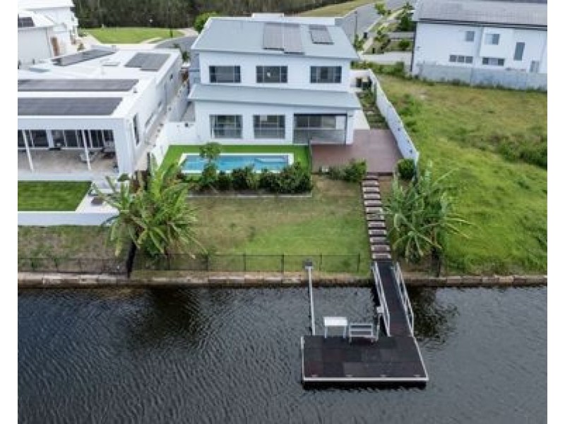 196 Lake Serenity Boulevard, Helensvale QLD 4212