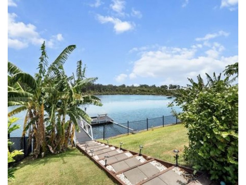 196 Lake Serenity Boulevard, Helensvale QLD 4212