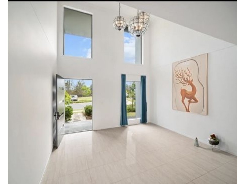 196 Lake Serenity Boulevard, Helensvale QLD 4212