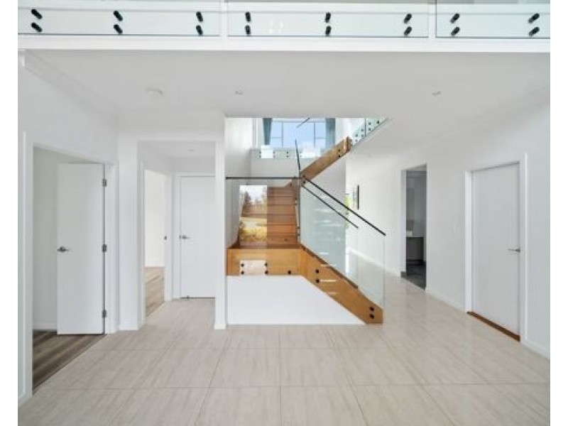 196 Lake Serenity Boulevard, Helensvale QLD 4212