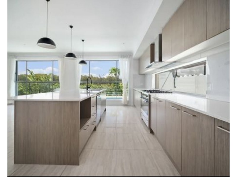 196 Lake Serenity Boulevard, Helensvale QLD 4212