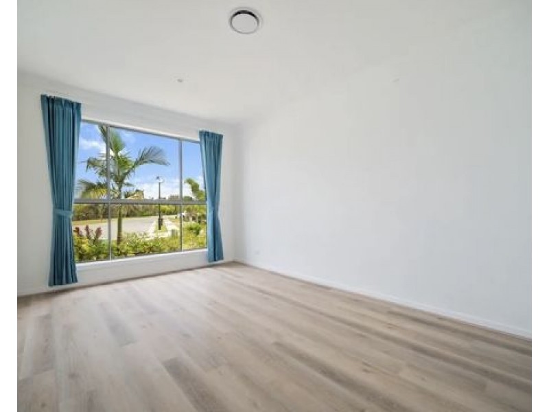 196 Lake Serenity Boulevard, Helensvale QLD 4212