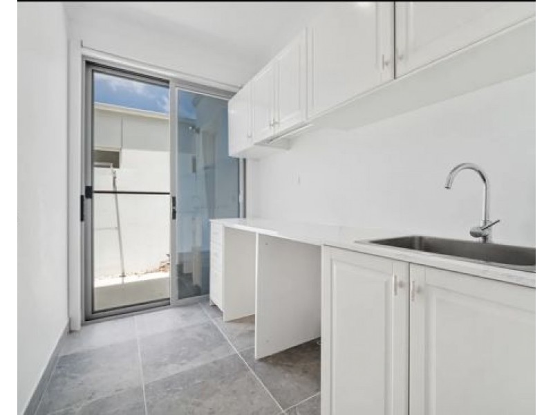 196 Lake Serenity Boulevard, Helensvale QLD 4212