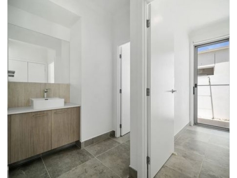 196 Lake Serenity Boulevard, Helensvale QLD 4212