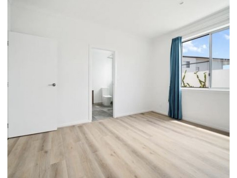 196 Lake Serenity Boulevard, Helensvale QLD 4212