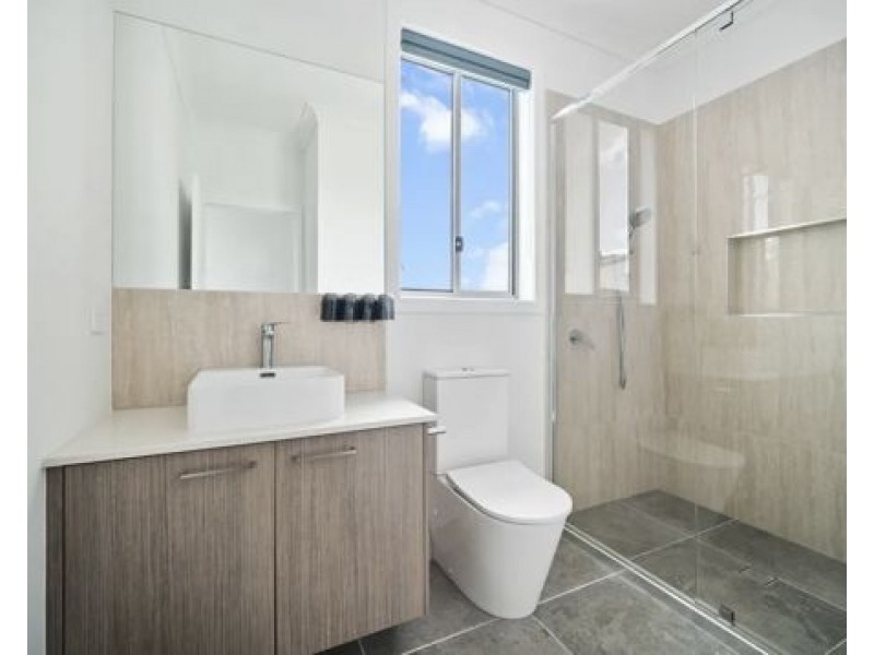 196 Lake Serenity Boulevard, Helensvale QLD 4212