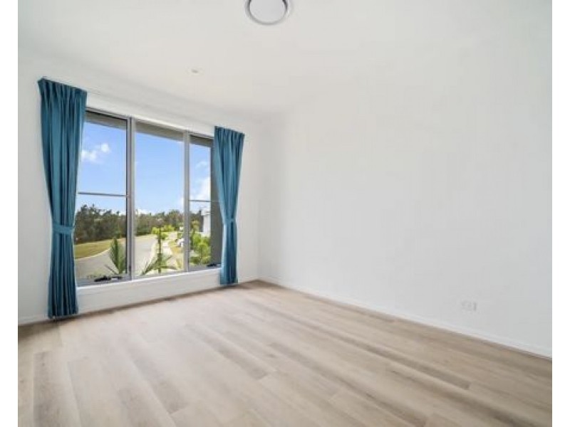 196 Lake Serenity Boulevard, Helensvale QLD 4212