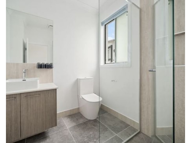 196 Lake Serenity Boulevard, Helensvale QLD 4212