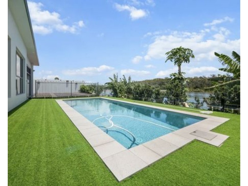 196 Lake Serenity Boulevard, Helensvale QLD 4212