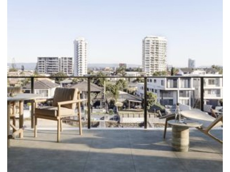 34/18 REMEMBRANCE DRIVE, Surfers Paradise QLD 4217