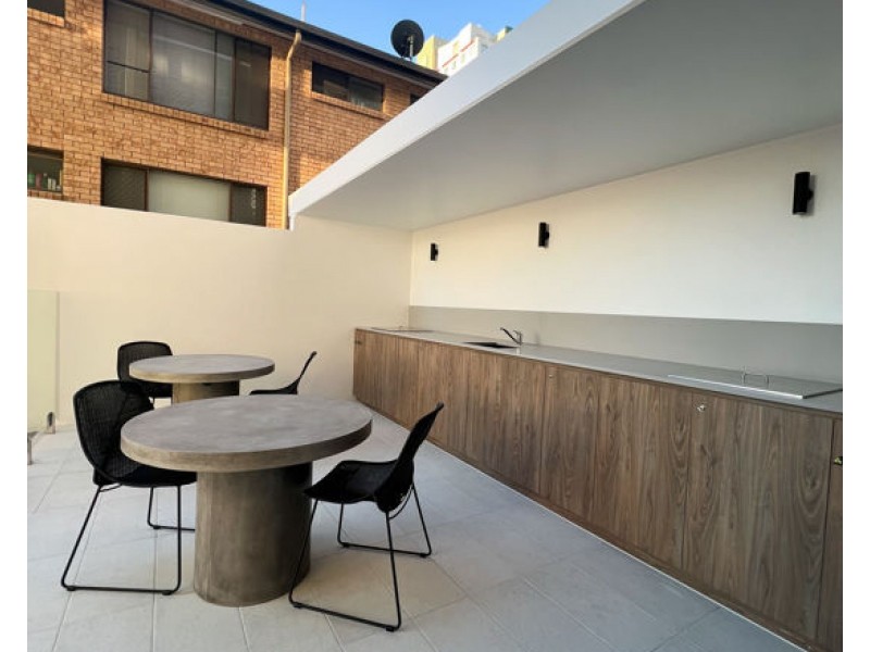 34/18 REMEMBRANCE DRIVE, Surfers Paradise QLD 4217