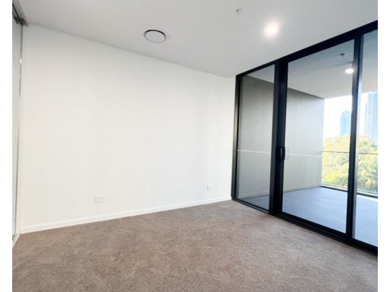 34/18 REMEMBRANCE DRIVE, Surfers Paradise QLD 4217