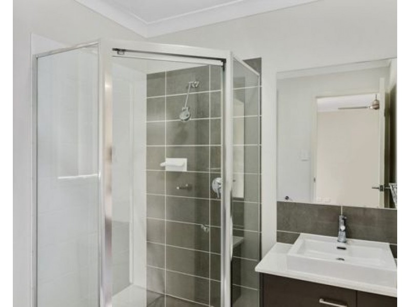 18 Vista Crescent, Pimpama QLD 4209