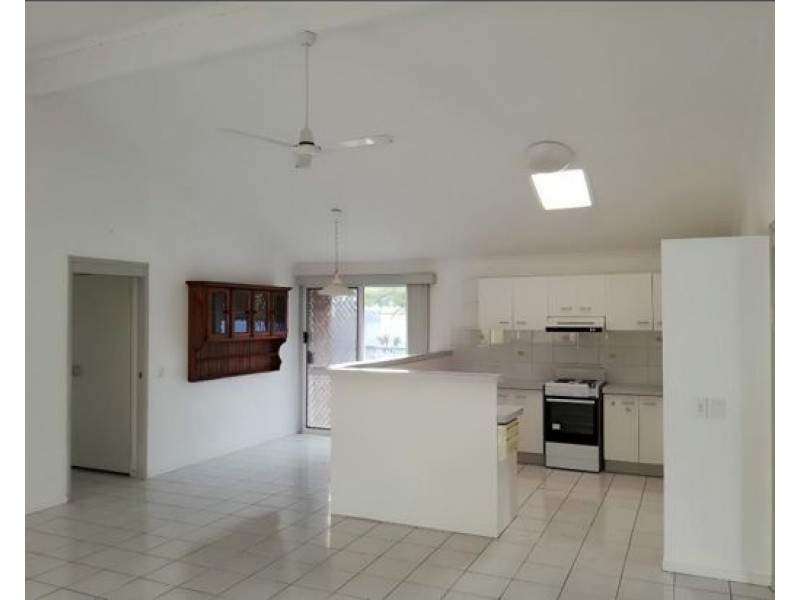 4 Mattes Place, Meadowbrook QLD 4131