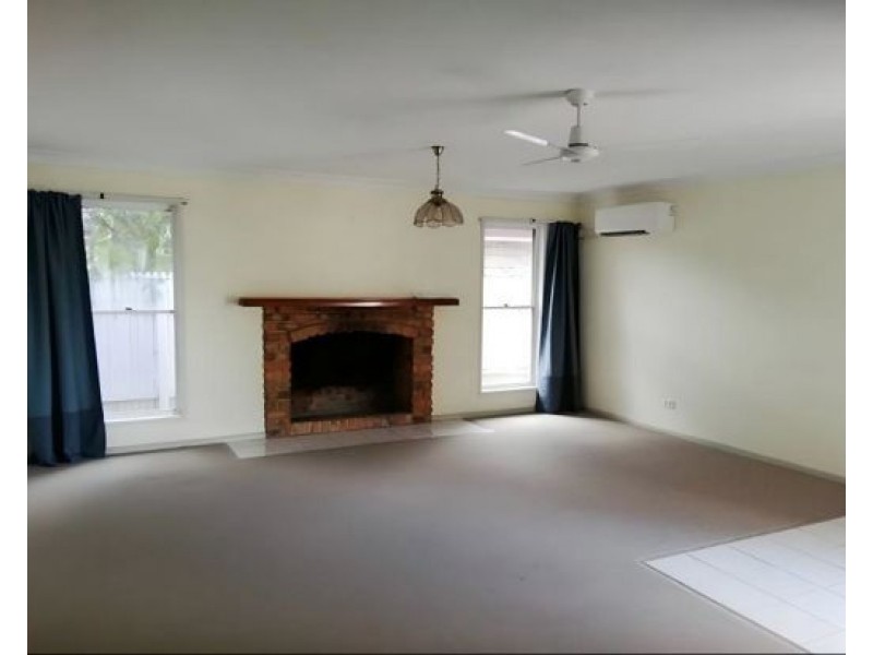 4 Mattes Place, Meadowbrook QLD 4131