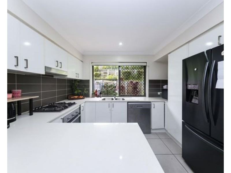 28 20 Kianawah Road South, Manly West QLD 4179