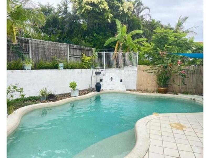 9 Aldrin Ave, Benowa QLD 4217