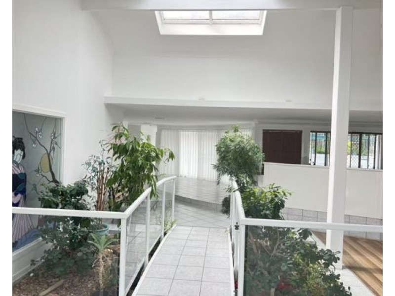 9 Aldrin Ave, Benowa QLD 4217