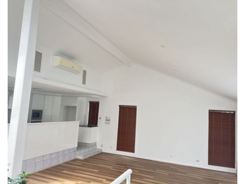 9 Aldrin Ave, Benowa QLD 4217