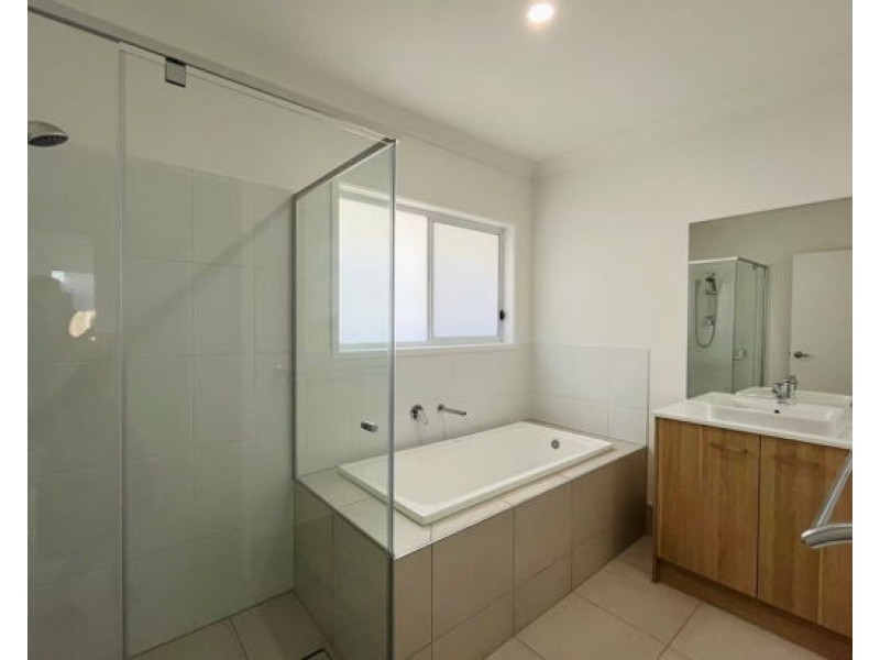 7 A-B-C Barbeth Rd, Greenbank QLD 4124