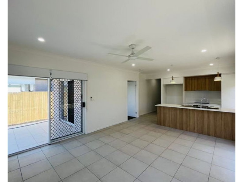 7 A-B-C Barbeth Rd, Greenbank QLD 4124
