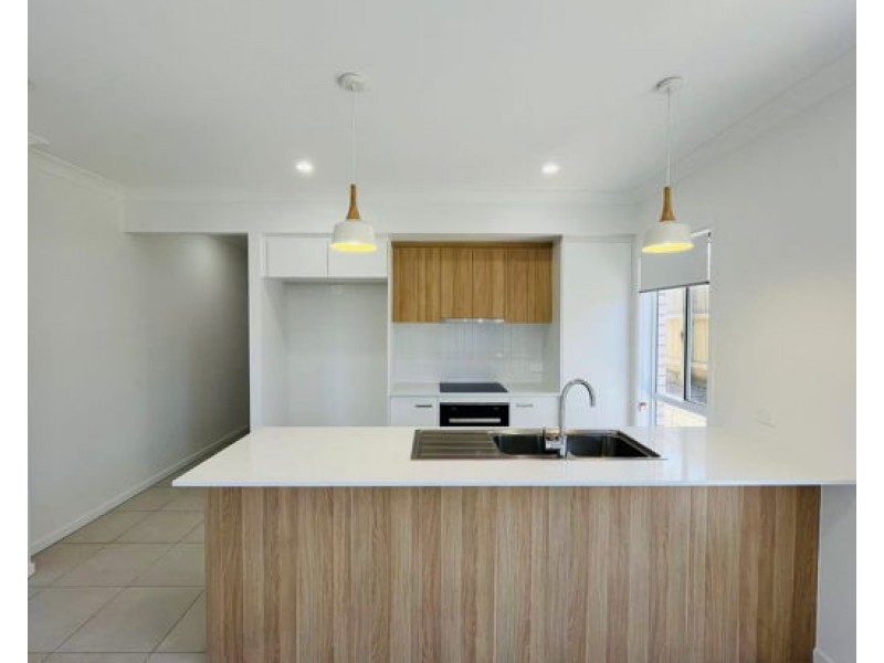 7 A-B-C Barbeth Rd, Greenbank QLD 4124