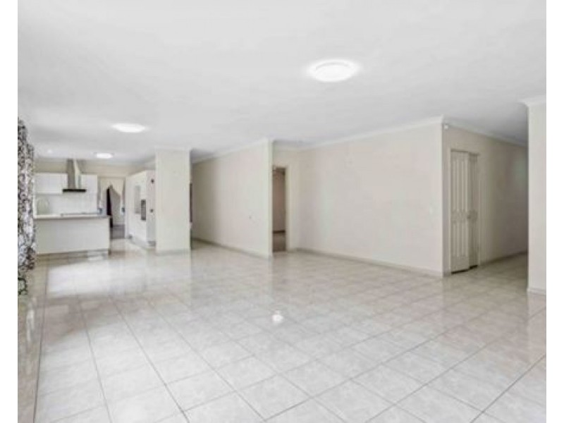 Cleveland Place, Stretton QLD 4116