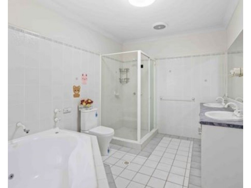 Cleveland Place, Stretton QLD 4116