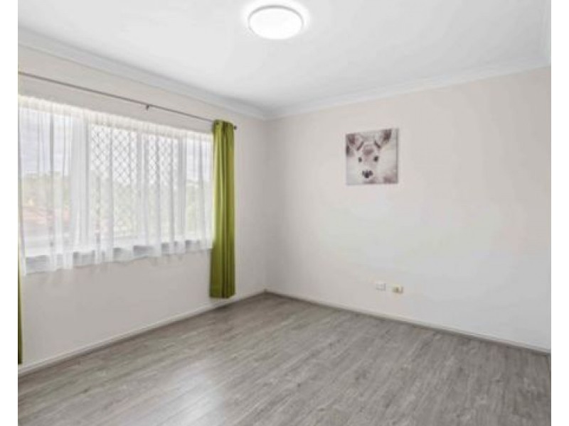 Cleveland Place, Stretton QLD 4116