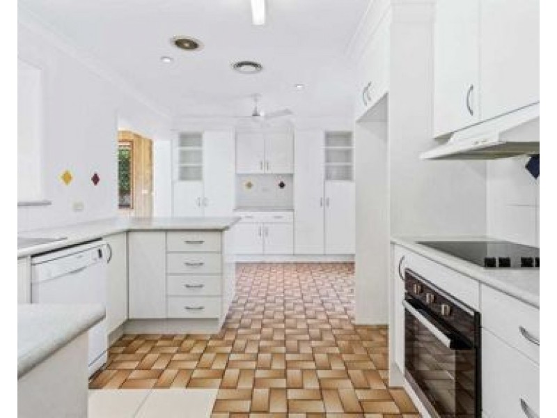 70 Collins Crescent, Benowa QLD 4217