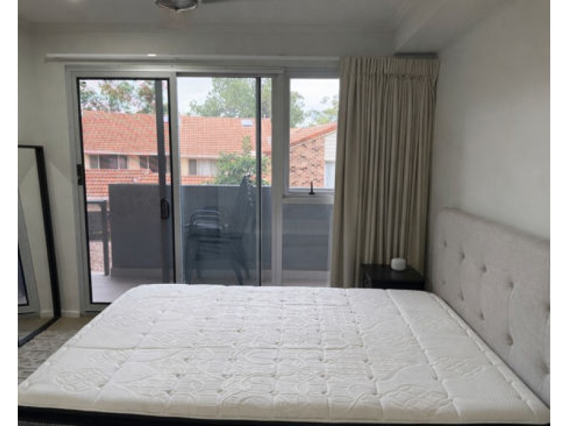 14/2 Laurence St, St Lucia QLD 4067