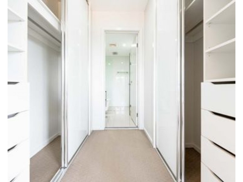 14/2 Laurence St, St Lucia QLD 4067