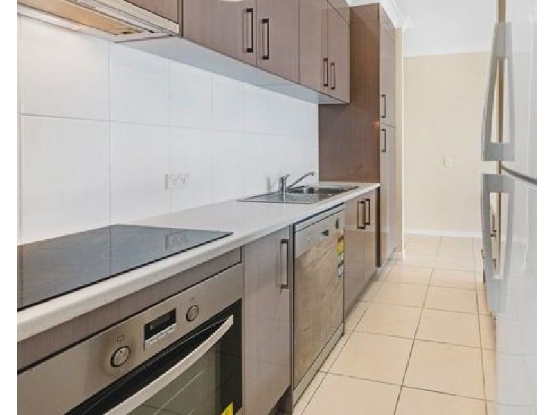 13/4 Sykes Court, Southport QLD 4215