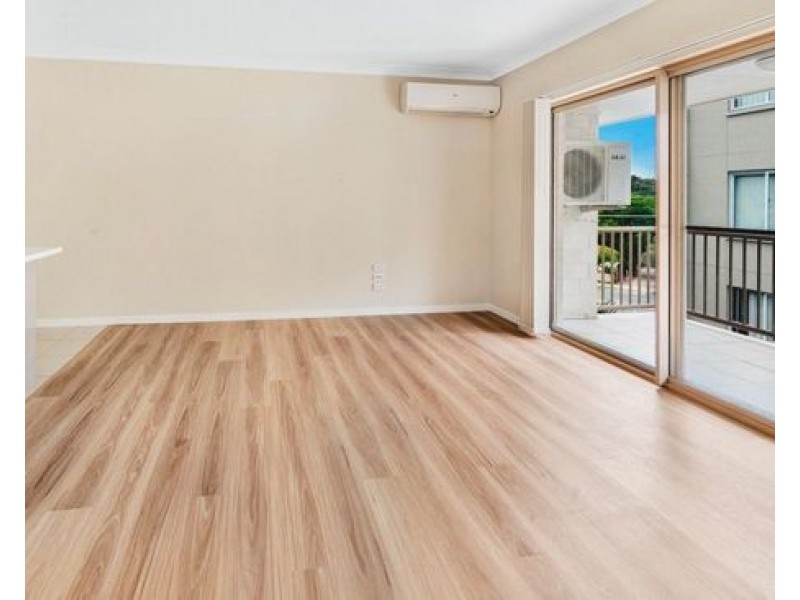 13/4 Sykes Court, Southport QLD 4215