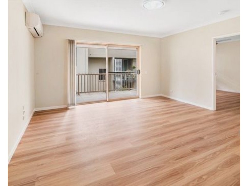 13/4 Sykes Court, Southport QLD 4215