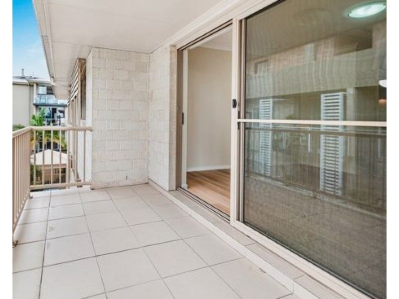 13/4 Sykes Court, Southport QLD 4215